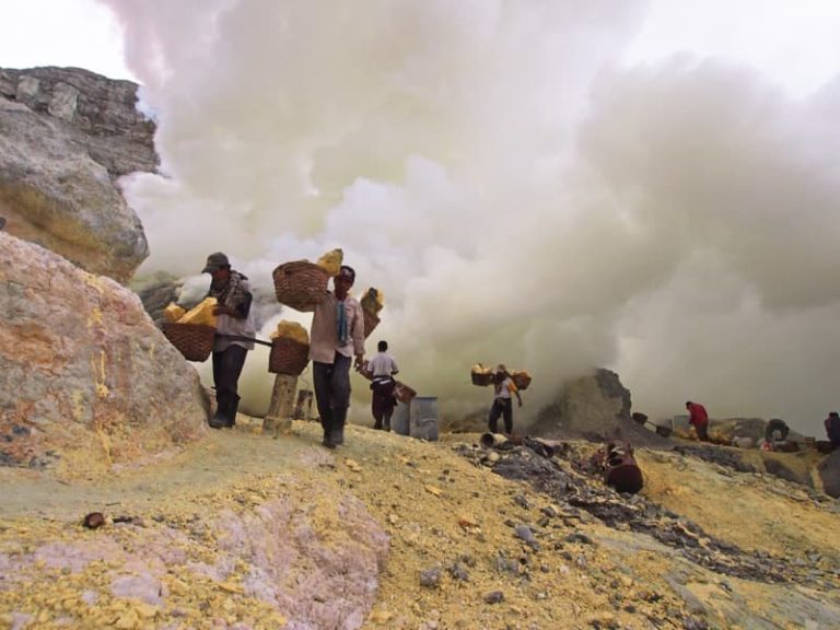 ijen sulphur miners