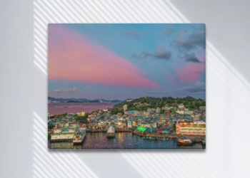 Anti-crepuscular Rays at Sunset over Cheung Chau Framed Canvas Print 20×16 inches
